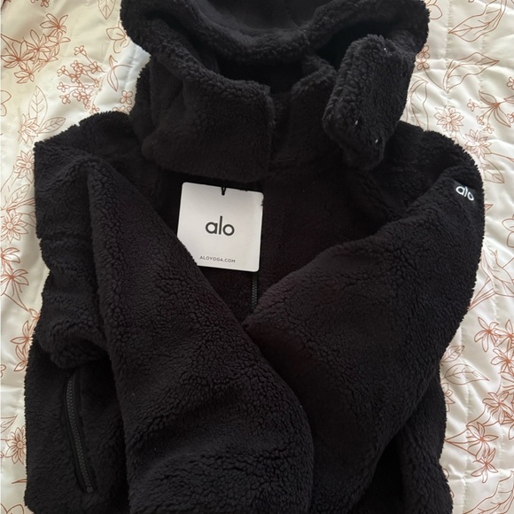 ALO Yoga Black Fleece Puffer Jacket - Picture 1 of 8